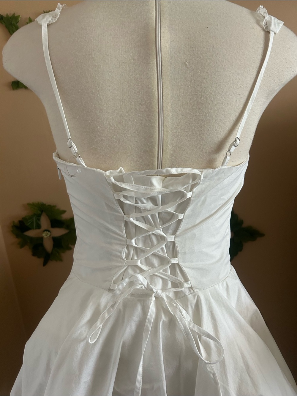 White Corset Mini Dress with Sweetheart Neckline - Picture 5 of 6